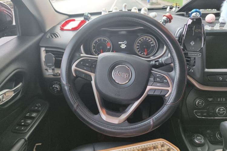 Used Jeep Cherokee 2016 2.4L Professional Smart Version Steering Wheel