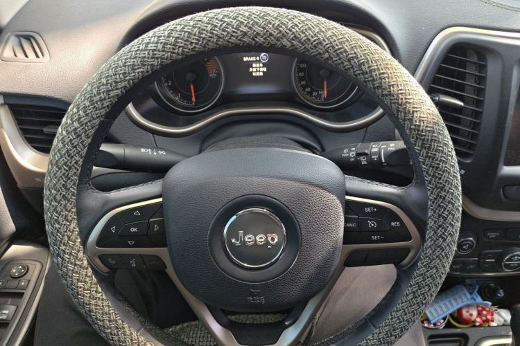 Used Jeep Cherokee 2016 2.0L Superior Edition Steering Wheel