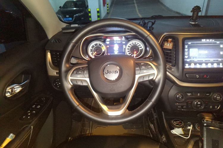 Used Jeep Cherokee 2016 2.0L Smart Version Steering Wheel