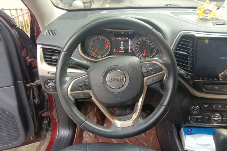 Used Jeep Cherokee 2016 2.4L Leading Edition Steering Wheel