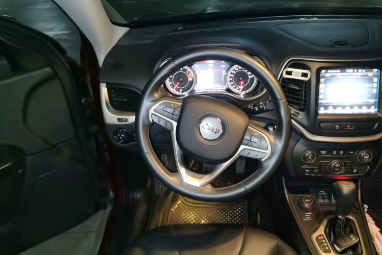 Used Jeep Cherokee 2016 2.4L Professional Smart Version Steering Wheel