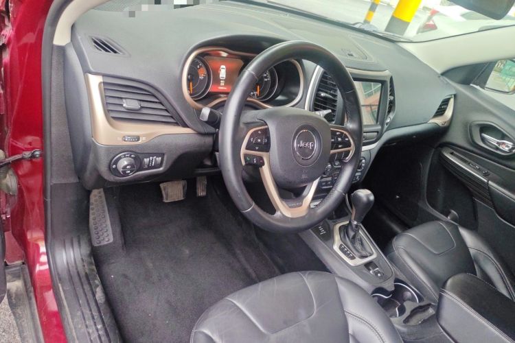 Used Jeep Cherokee 2016 2.4L Professional Smart Version Steering Wheel
