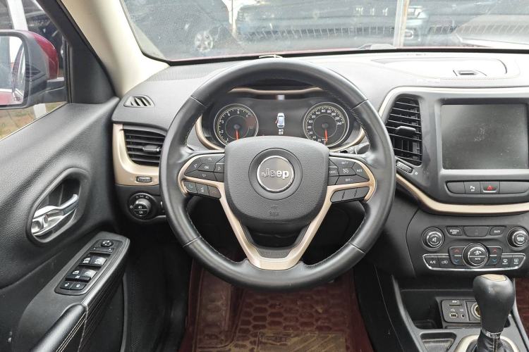Used Jeep Cherokee 2016 2.0L Superior Edition Steering Wheel