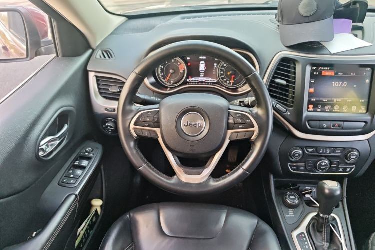 Used Jeep Cherokee 2016 2.4L Professional Smart Version Steering Wheel