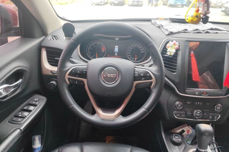 Used Jeep Cherokee 2016 2.4L Professional Smart Version Steering Wheel
