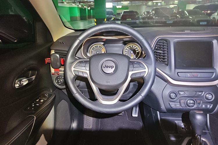 Used Jeep Cherokee 2016 2.0L Superior Edition Steering Wheel