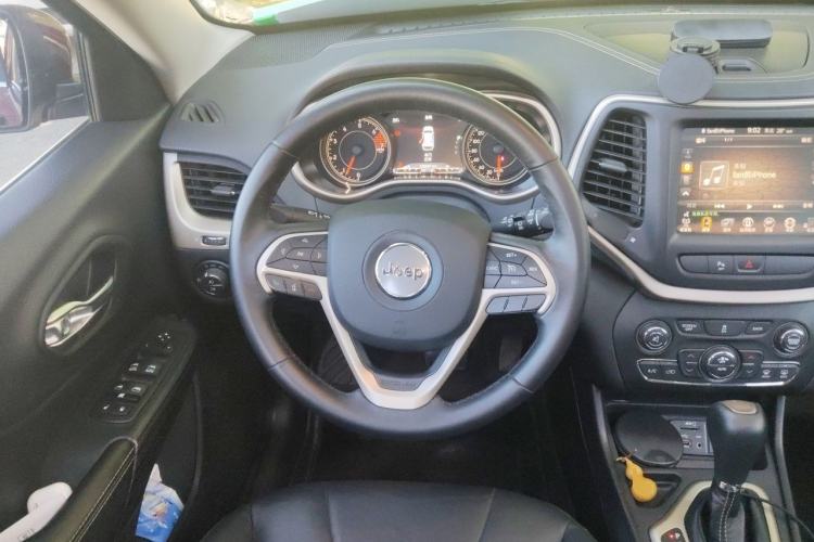 Used Jeep Cherokee 2016 2.0L Superior Edition Steering Wheel