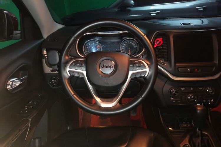Used Jeep Cherokee 2016 2.0L Superior Edition Steering Wheel