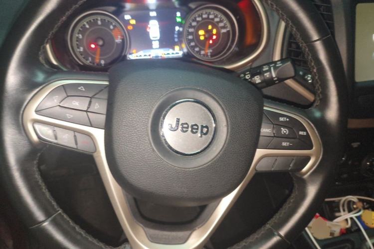 Used Jeep Cherokee 2016 2.0L Superior Edition Steering Wheel
