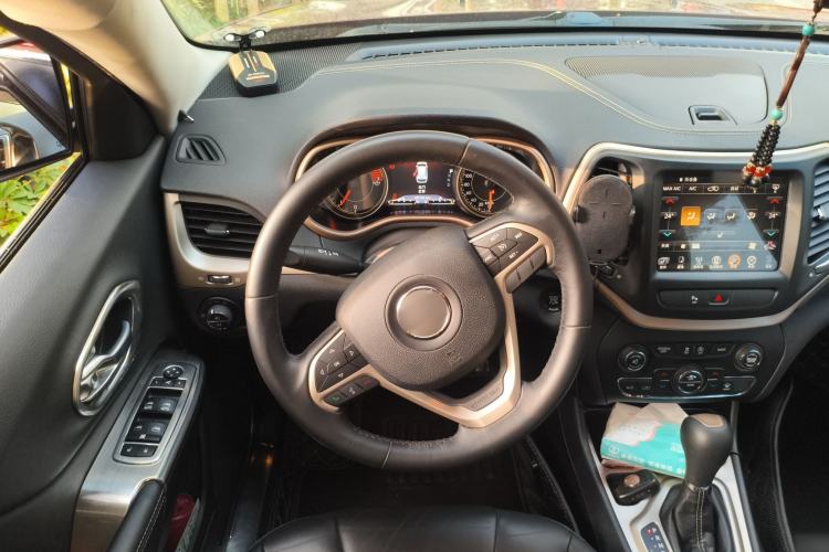 Used Jeep Cherokee 2016 2.4L Leading Smart Version Steering Wheel