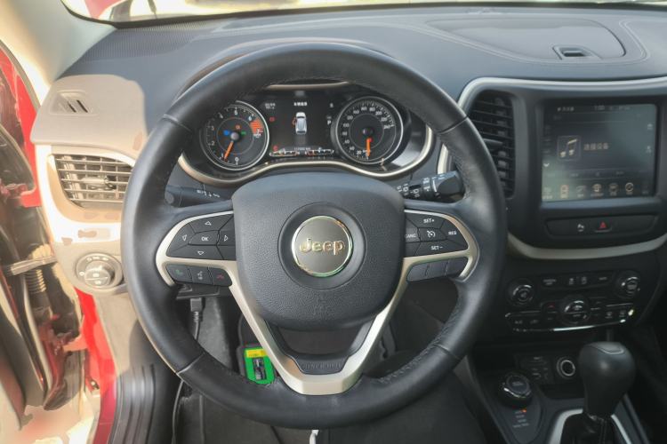 Used Jeep Cherokee 2016 2.4L Professional Smart Version Steering Wheel