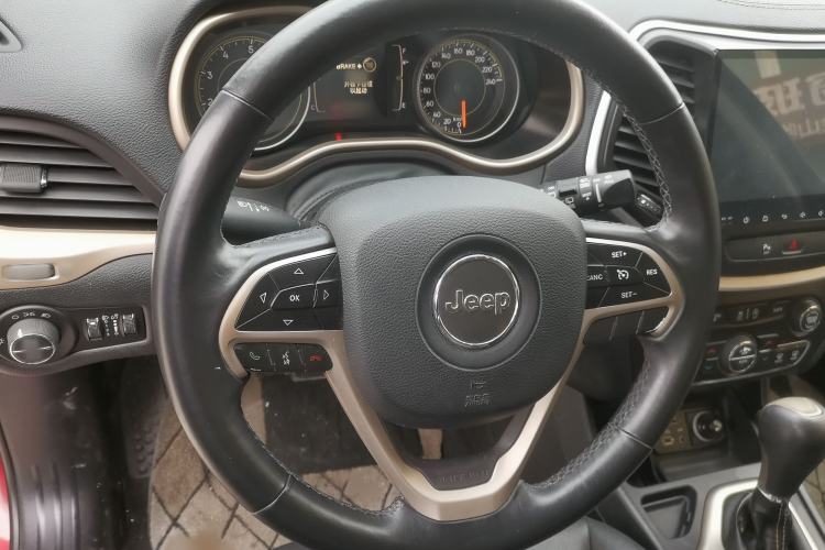 Used Jeep Cherokee 2016 2.4L Leading Edition Steering Wheel