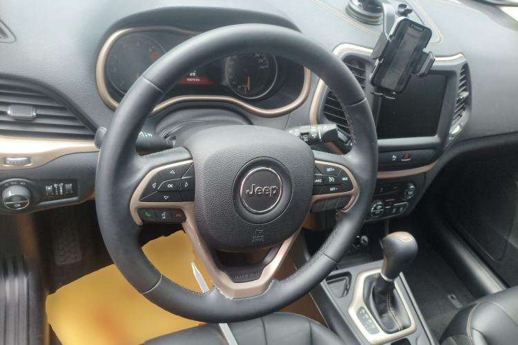 Used Jeep Cherokee 2016 2.0L Superior Edition Steering Wheel