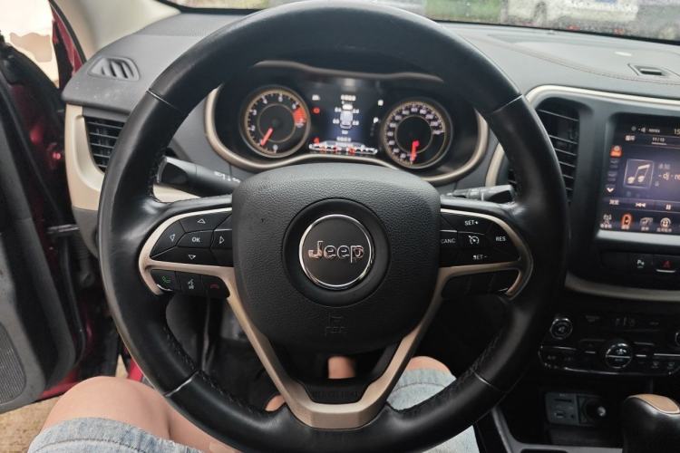 Used Jeep Cherokee 2016 2.4L Leading Smart Version Steering Wheel
