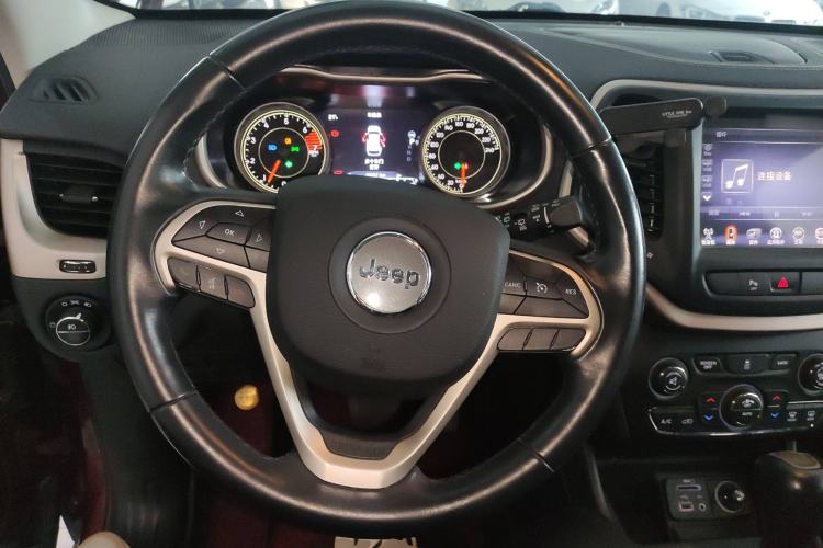 Used Jeep Cherokee 2016 2.0L Superior Edition Steering Wheel