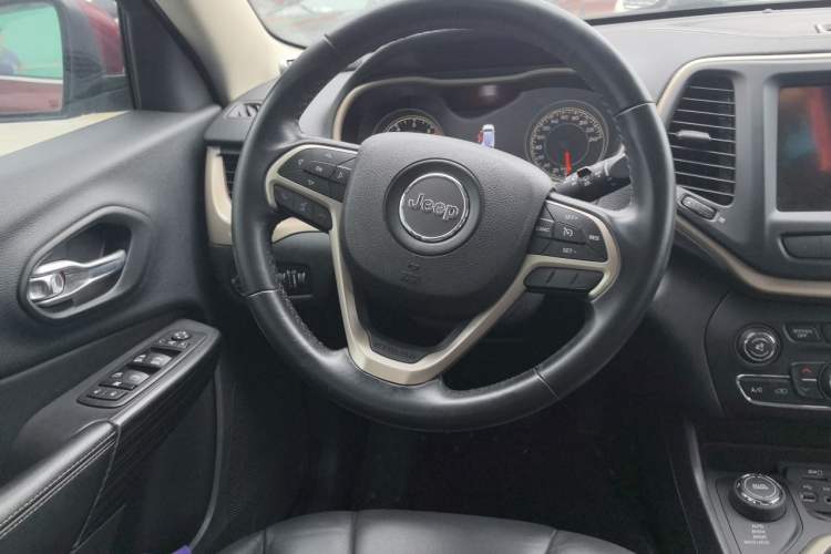 Used Jeep Cherokee 2016 2.4L Professional Edition Steering Wheel
