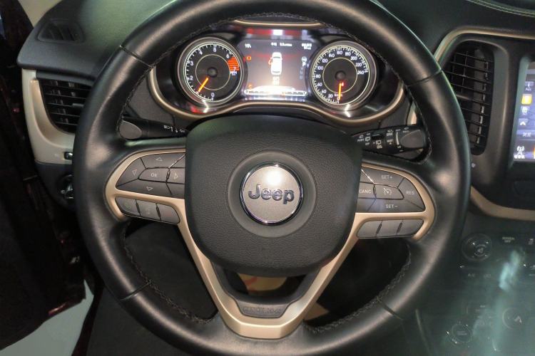 Used Jeep Cherokee 2016 2.4L Professional Smart Version Steering Wheel
