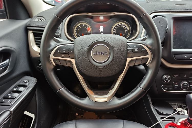 Used Jeep Cherokee 2016 2.0L Superior Edition Steering Wheel