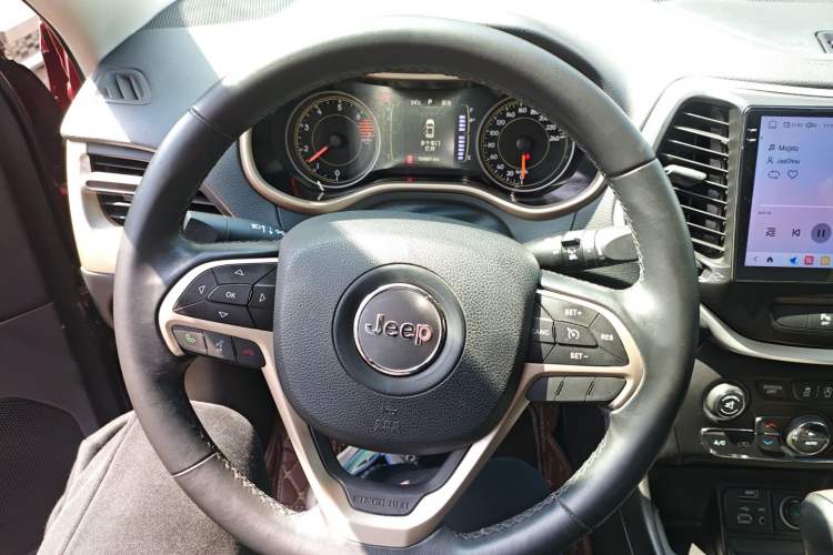 Used Jeep Cherokee 2016 2.4L Leading Edition Steering Wheel