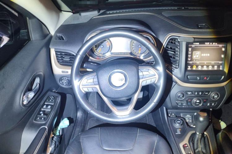 Used Jeep Cherokee 2016 2.4L Professional Smart Version Steering Wheel
