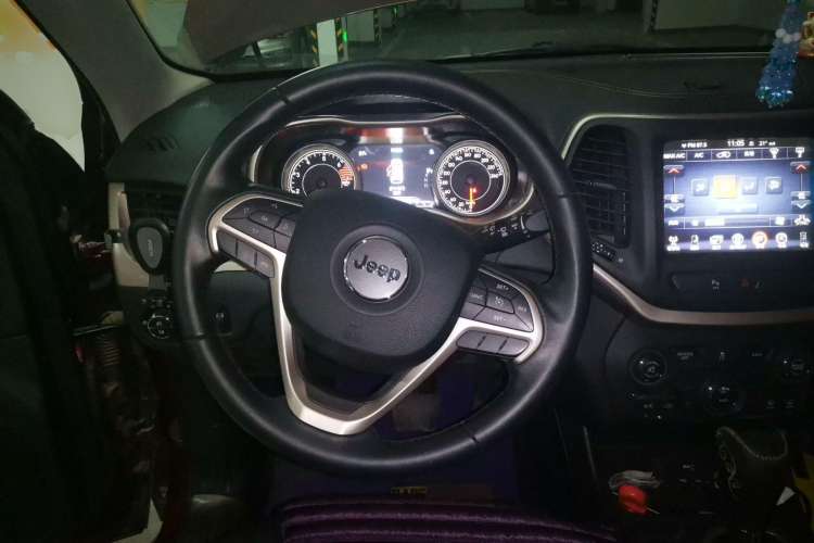 Used Jeep Cherokee 2016 2.0L Superior Edition Steering Wheel