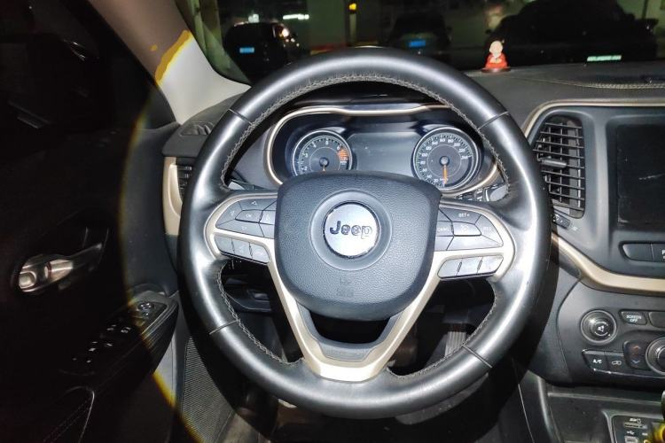 Used Jeep Cherokee 2016 2.0L Superior Edition Steering Wheel