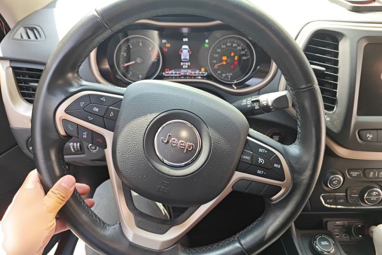 Used Jeep Cherokee 2016 2.4L Superior Edition Steering Wheel