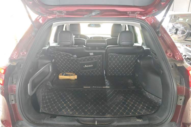 Used Jeep Cherokee 2016 2.0L Superior Edition Trunk