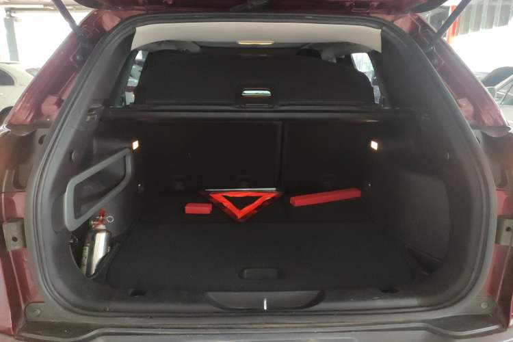 Used Jeep Cherokee 2016 2.0L Superior Edition Trunk
