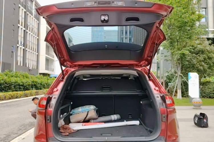 Used Jeep Cherokee 2016 2.4L Professional Edition Trunk