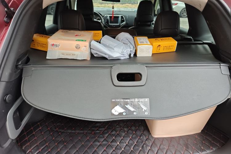 Used Jeep Cherokee 2016 2.0L Superior Edition Trunk