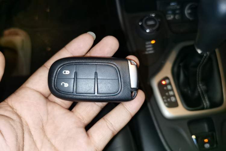 Used Jeep Cherokee 2016 2.4L Professional Smart Version Vehicle Key