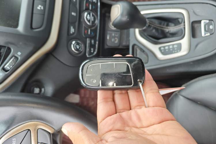 Used Jeep Cherokee 2016 2.0L Superior Edition Vehicle Key