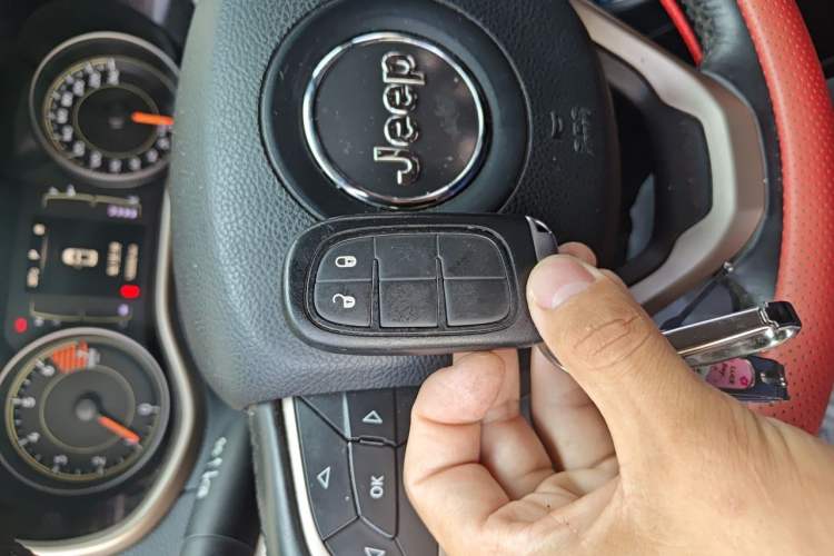 Used Jeep Cherokee 2016 2.4L Leading Edition Vehicle Key