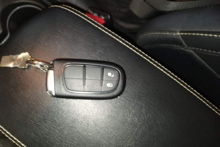 Used Jeep Cherokee 2016 2.0L Superior Edition Vehicle Key