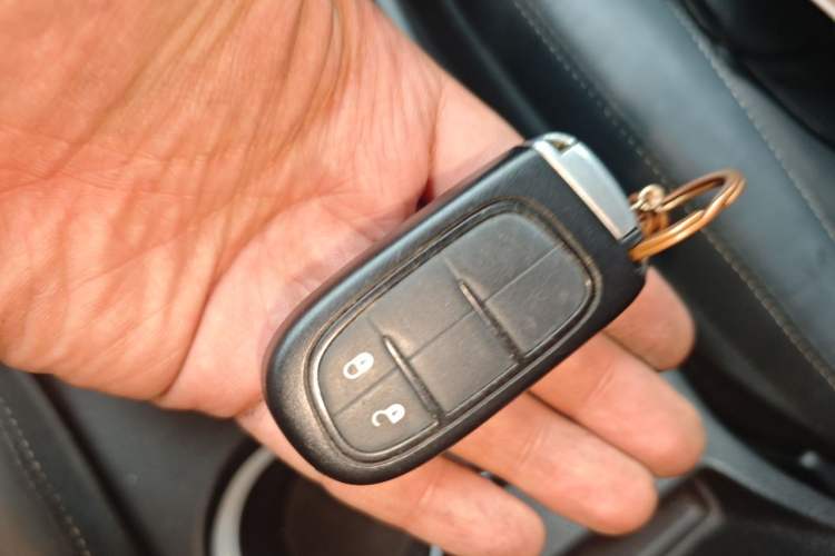 Used Jeep Cherokee 2016 2.4L Professional Smart Version Vehicle Key