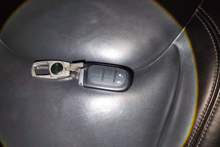 Used Jeep Cherokee 2016 2.0L Superior Edition Vehicle Key