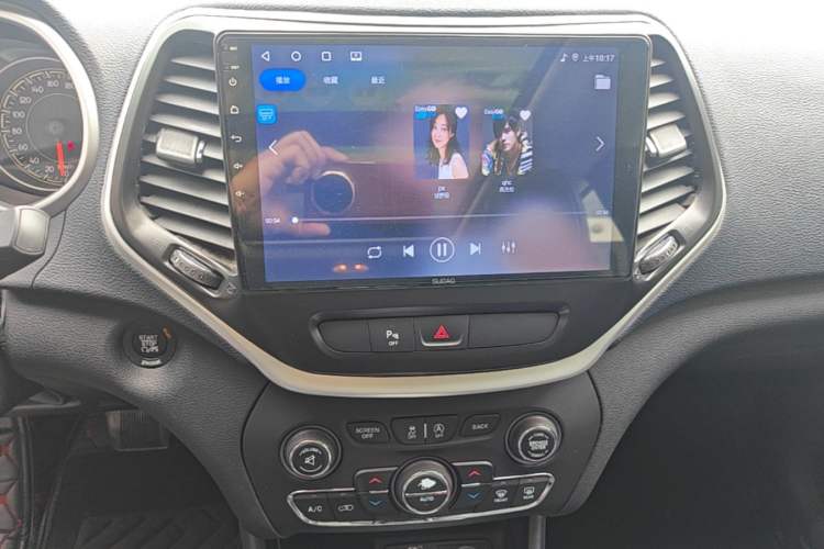 Used Jeep Cherokee 2016 2.4L Professional Edition Audio And AC Panel
