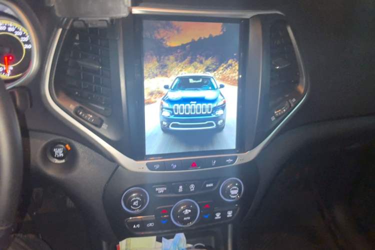 Used Jeep Cherokee 2016 2.4L Professional Edition Audio And AC Panel