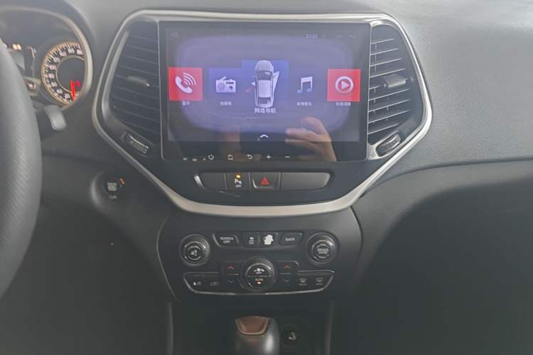 Used Jeep Cherokee 2016 2.4L Leading Edition Audio And AC Panel