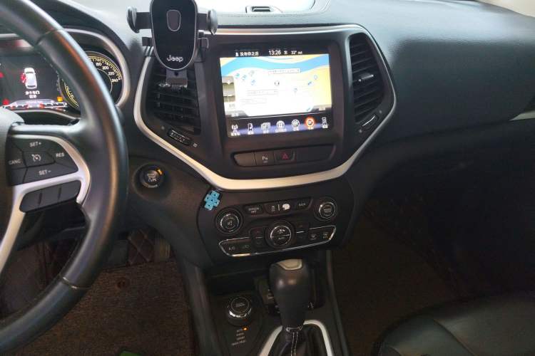 Used Jeep Cherokee 2016 2.4L Professional Smart Version Audio And AC Panel