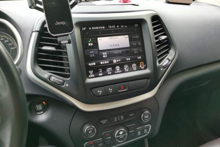 Used Jeep Cherokee 2016 2.4L Superior Edition Audio And AC Panel