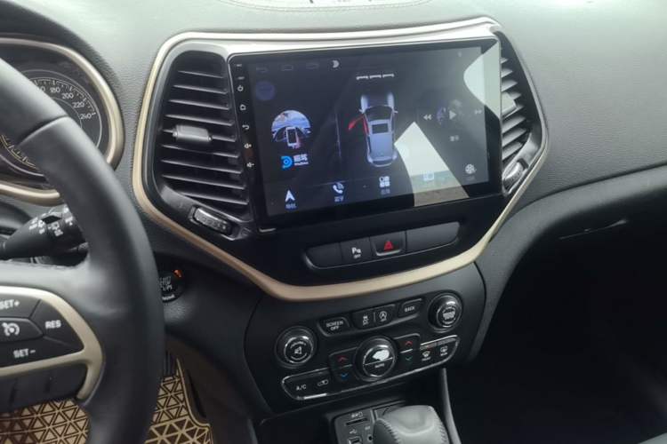 Used Jeep Cherokee 2016 2.4L Leading Edition Audio And AC Panel