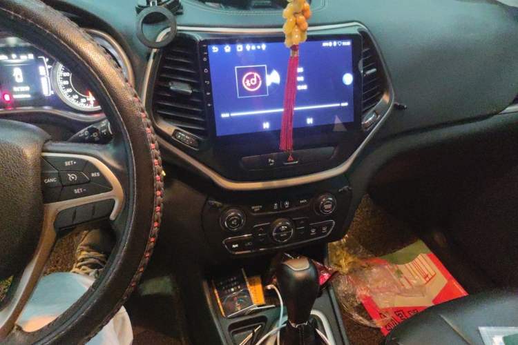 Used Jeep Cherokee 2016 2.4L Leading Edition Audio And AC Panel