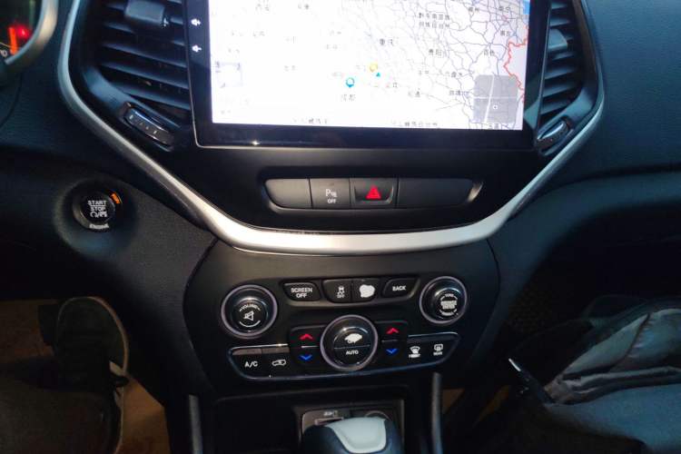 Used Jeep Cherokee 2016 2.4L Leading Edition Audio And AC Panel