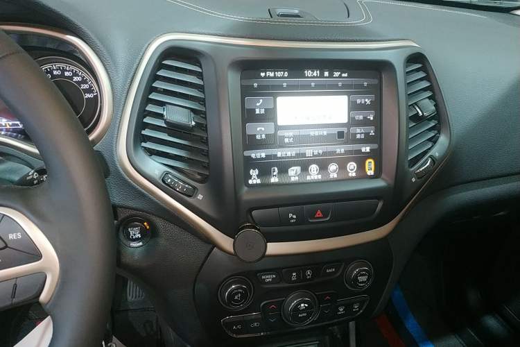 Used Jeep Cherokee 2016 2.4L Professional Smart Version Audio And AC Panel