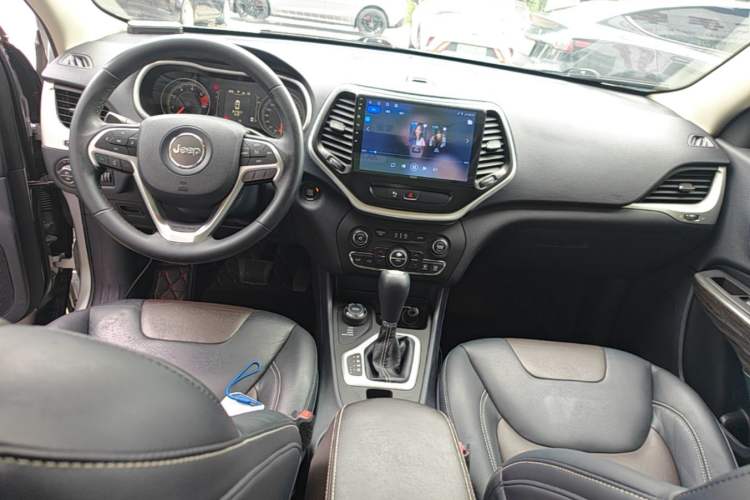 Used Jeep Cherokee 2016 2.4L Professional Edition Center Console