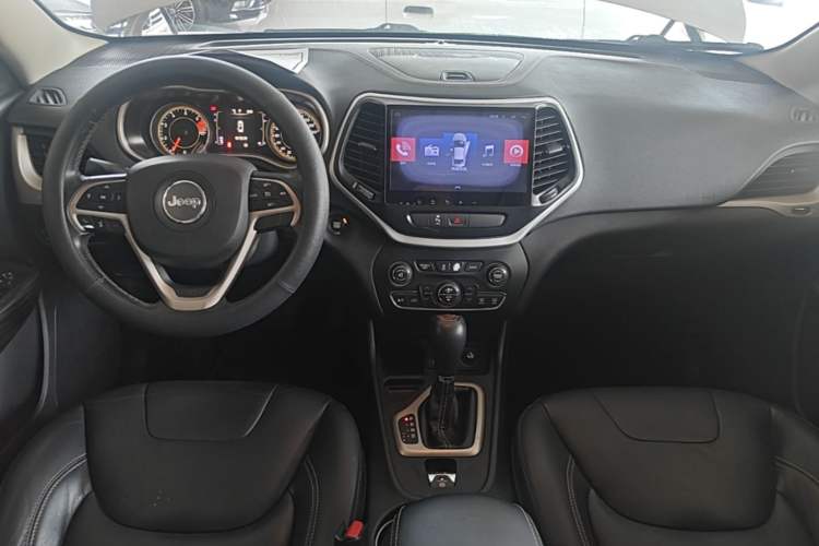 Used Jeep Cherokee 2016 2.4L Leading Edition Center Console