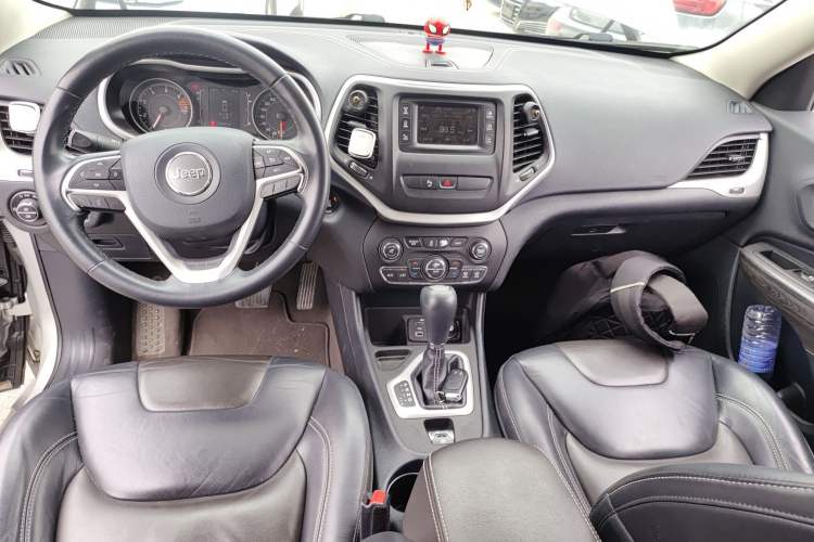 Used Jeep Cherokee 2016 2.4L Leading Edition Center Console