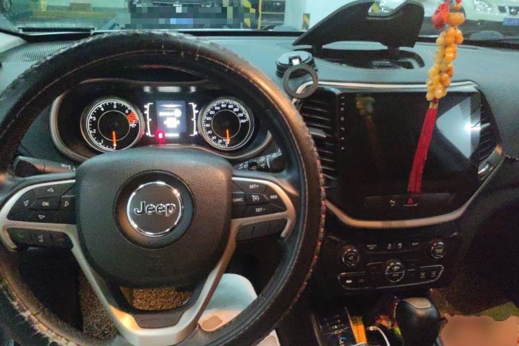 Used Jeep Cherokee 2016 2.4L Leading Edition Center Console